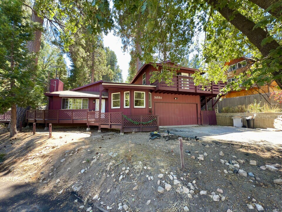 31551 Wagon Wheel Dr in Running Springs, CA - Building Photo