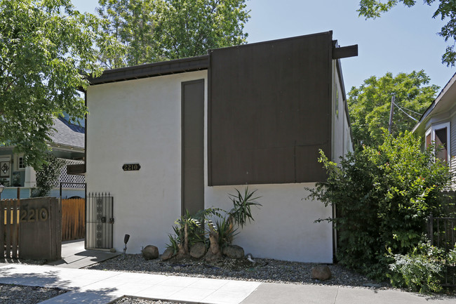 2210 F St in Sacramento, CA - Building Photo - Building Photo