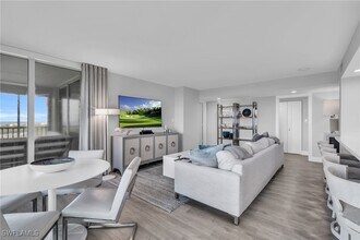 6573 Marissa Loop in Naples, FL - Foto de edificio - Building Photo