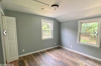 242 Woodlawn Cir, Unit 242 Woodlawn cir in East Hartford, CT - Building Photo - Building Photo