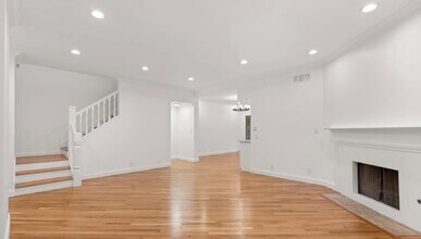 124 Montana Ave in Santa Monica, CA - Building Photo - Building Photo