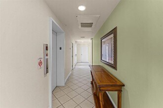 1322 Seven Eagles Ct, Unit 301 in Kissimmee, FL - Foto de edificio - Building Photo