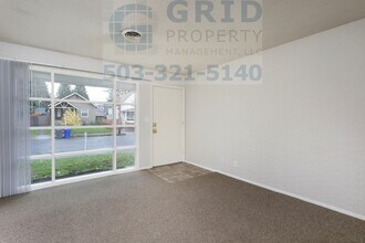 7015 N Syracuse St in Portland, OR - Building Photo - Building Photo