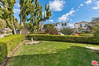 201 Tavistock Ave in Los Angeles, CA - Building Photo - Building Photo