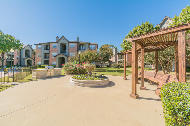 Fountains of Denton in Denton, TX - Foto de edificio - Building Photo