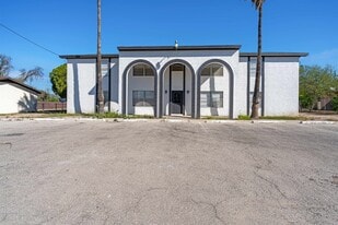 221 Mary Lou Dr in Del Rio, TX - Building Photo