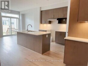 704 Pipit Ln in Ottawa, ON - Building Photo - Building Photo