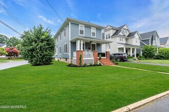 32 Holly St in Rumson, NJ - Building Photo - Building Photo