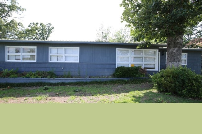 2816 8th St NE in Center Point, AL - Building Photo - Building Photo