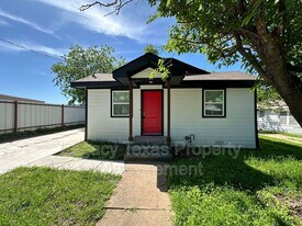 112 W Wilson St in Cleburne, TX - Building Photo