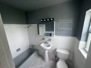 2035 Jo an Dr in Sarasota, FL - Building Photo - Building Photo