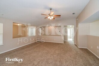 741 Martin Lakes Dr E in Jacksonville, FL - Building Photo - Building Photo