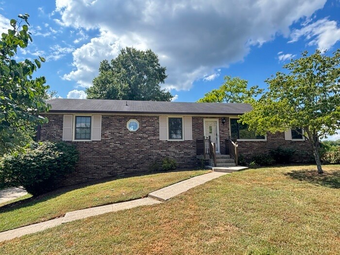 1023 Old Shackle Island Rd in Hendersonville, TN - Building Photo