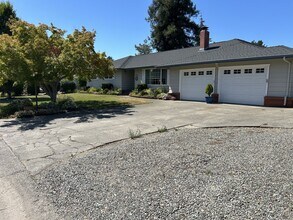 2323 Westview Way in Santa Rosa, CA - Foto de edificio - Building Photo