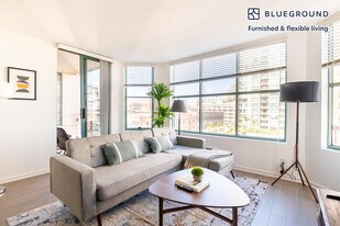 2 Townsend St in San Francisco, CA - Building Photo