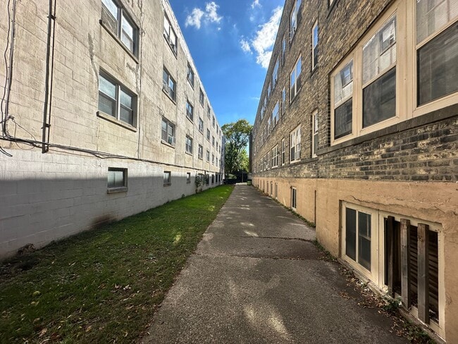 1026 Lyon in Milwaukee, WI - Building Photo - Building Photo