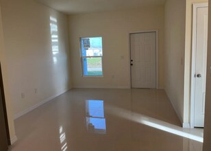 2910 55th St W in Lehigh Acres, FL - Foto de edificio - Building Photo