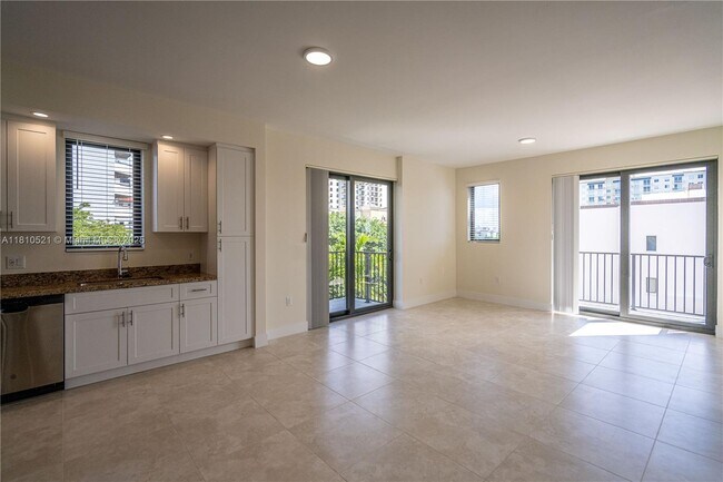 1091 Galiano St-Unit -506 in Coral Gables, FL - Building Photo - Building Photo
