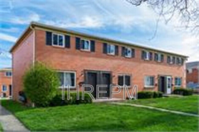 880 N Meadows Ct in Columbus, OH - Building Photo - Building Photo