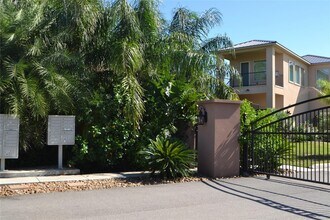 278 Debbie Ln in San Leon, TX - Building Photo - Building Photo