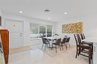 9221 SW 16th St in Miami, FL - Building Photo - Building Photo