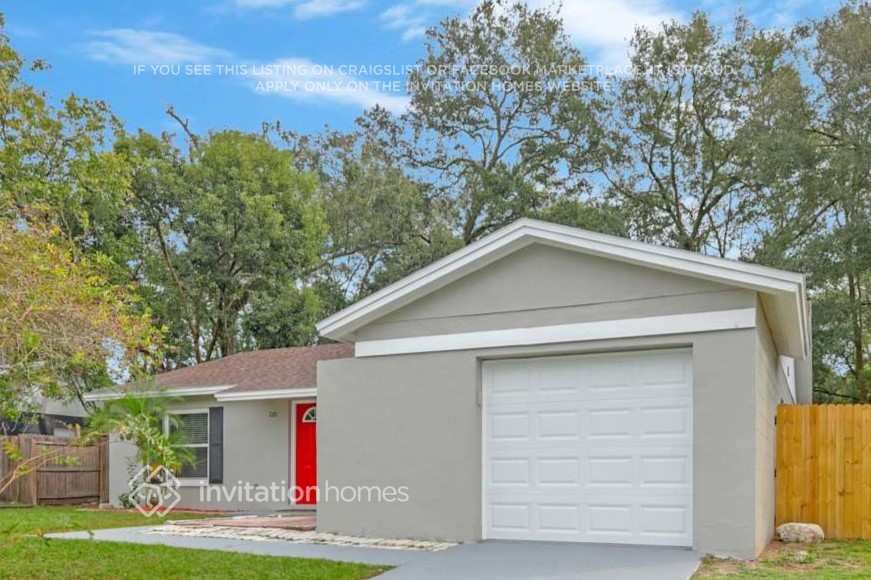 220 Faithway Dr in Seffner, FL - Building Photo