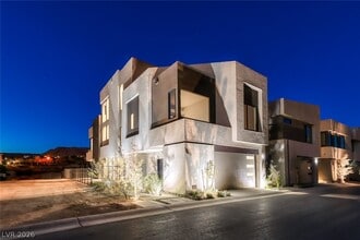 26 Lakefront Dr in Henderson, NV - Building Photo - Building Photo