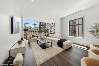 61 E Banks St in Chicago, IL - Building Photo - Building Photo