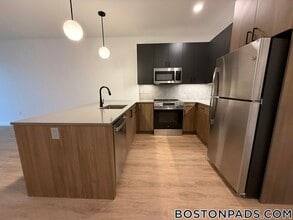 199 Gardner St in Boston, MA - Foto de edificio - Building Photo