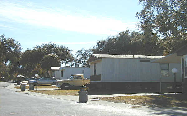 Family Rentals in Gibsonton, FL - Building Photo