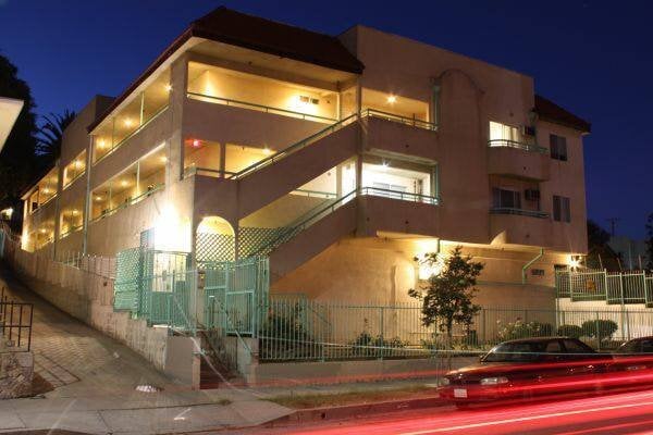 5271 Huntington Dr N, Unit 204