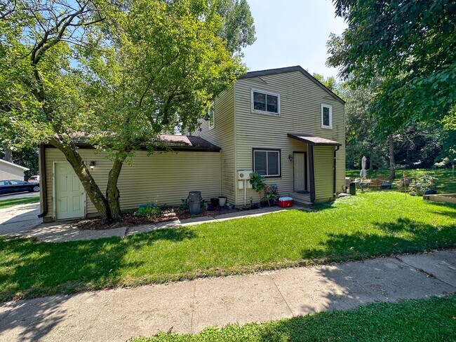 4210-4212 Harris St in Ames, IA - Building Photo - Building Photo