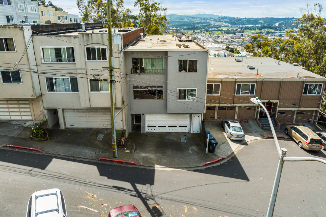 56 Edgewood Ct in Daly City, CA - Building Photo