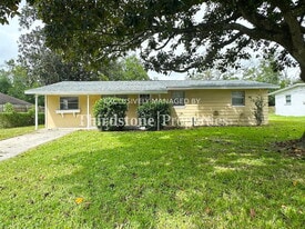 455 W Clermont Dr in Orange Park, FL - Building Photo