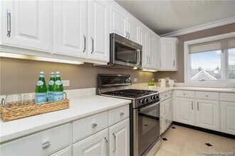 453 E Putnam Ave in Greenwich, CT - Building Photo - Building Photo