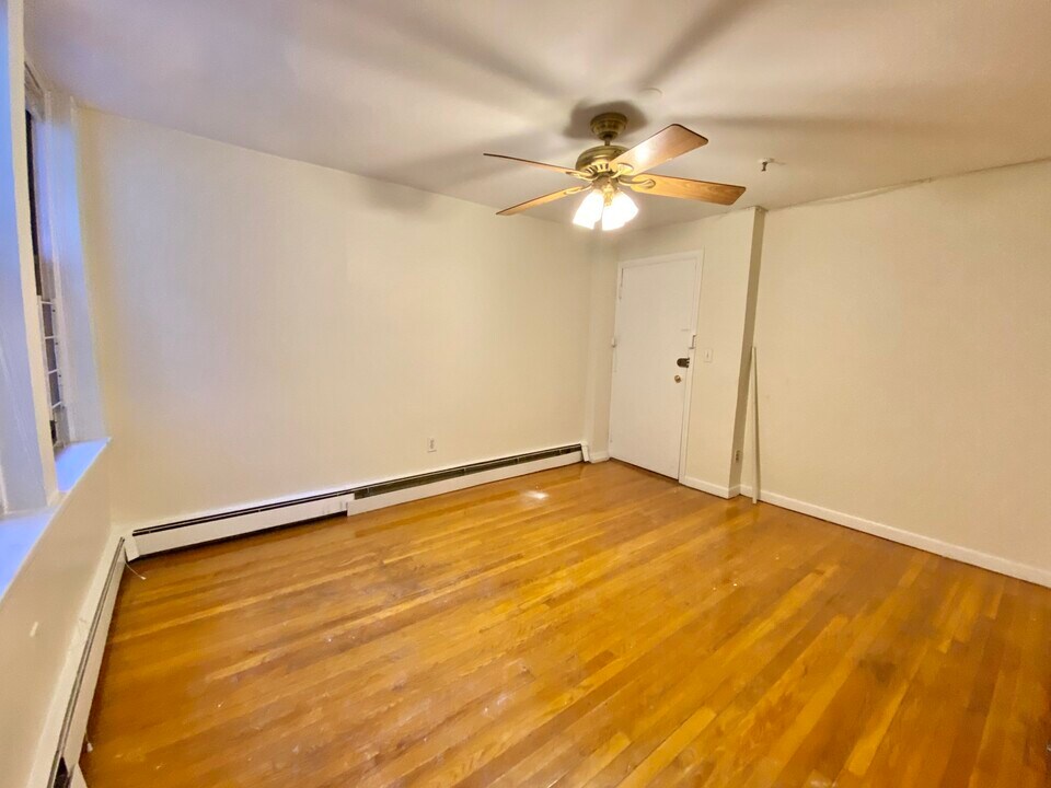 37 Queensberry St in Boston, MA - Building Photo