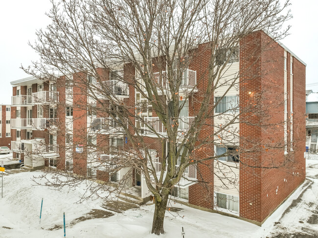 3435 Petitclerc Rue in Québec, QC - Building Photo - Building Photo