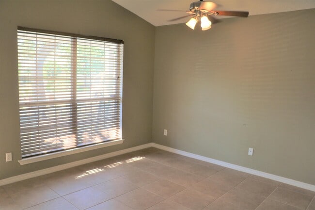 1784 Ivalea Cir in Navarre, FL - Building Photo - Building Photo