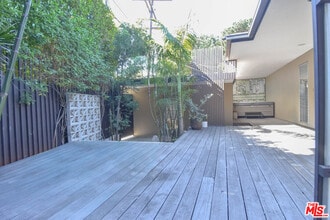 8895 Appian Way in Los Angeles, CA - Building Photo - Building Photo