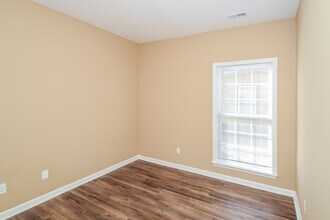 195 Bonneville Dr in Calera, AL - Building Photo - Building Photo