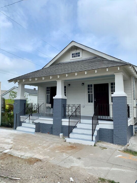 2709 N Roman St in New Orleans, LA - Foto de edificio