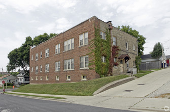 2624 S Austin St in Milwaukee, WI - Foto de edificio - Building Photo