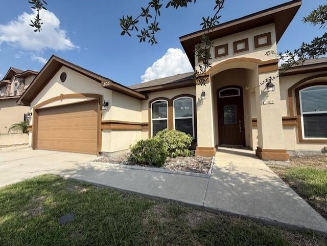 303 Ladera Dr in Laredo, TX - Building Photo - Building Photo