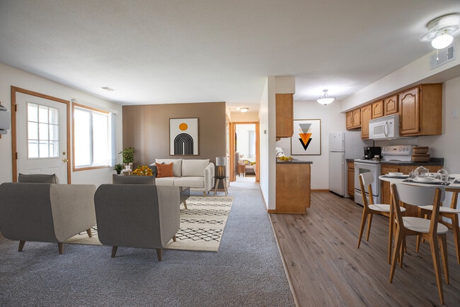 Windfield Estates in Bloomington, MN - Building Photo - Building Photo