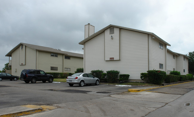 1011 Ennis Joslin Rd in Corpus Christi, TX - Building Photo - Building Photo