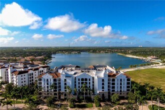 10733 Mirasol Dr in Miromar Lakes, FL - Foto de edificio - Building Photo