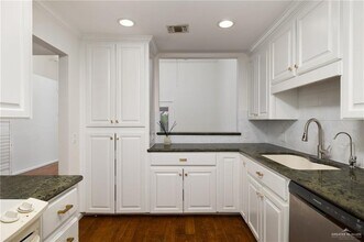 105 W Shasta Ave in McAllen, TX - Building Photo - Building Photo