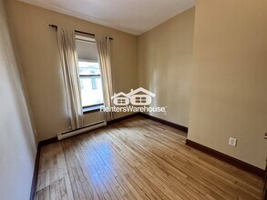 2417 Emerson Ave S in Minneapolis, MN - Building Photo - Building Photo