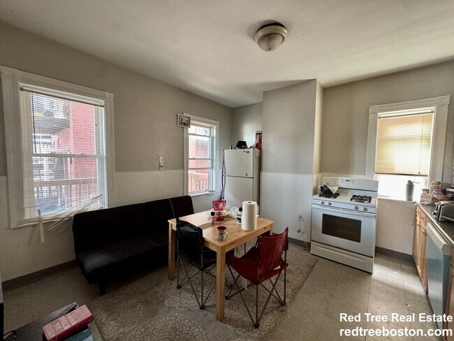 348 Faneuil St in Boston, MA - Building Photo - Building Photo