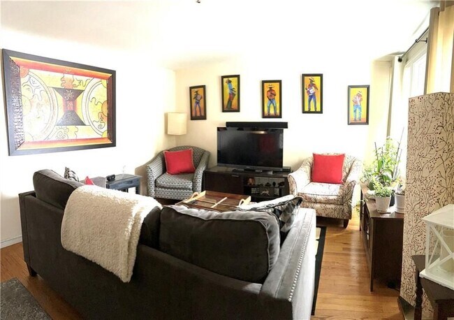 58 Vale Ave in Cranston, RI - Foto de edificio - Building Photo